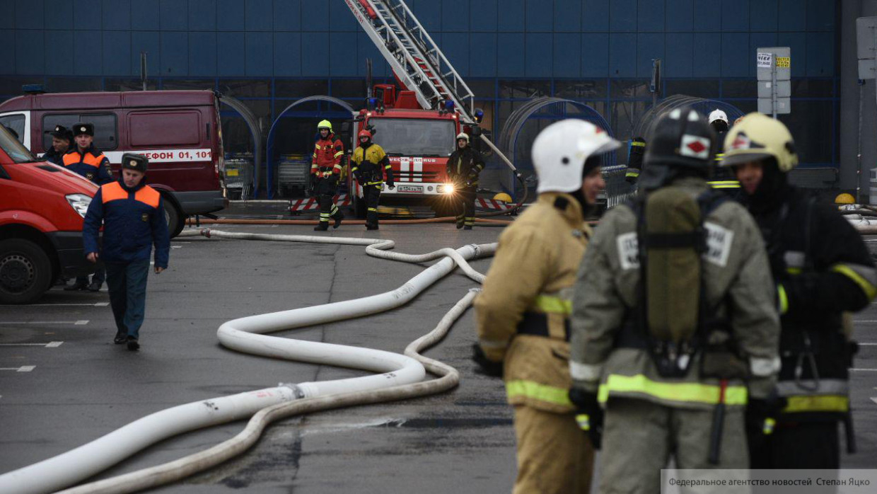 Автосервис загорелся в Москве