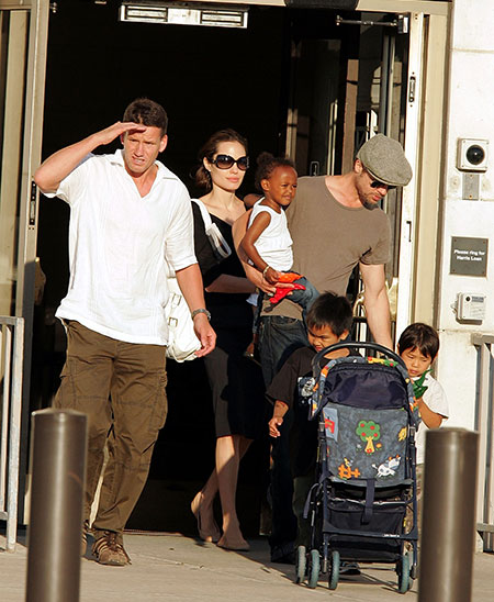 Бывший охранник Анджелины Джоли и Брэда Питта рассказал об особенностях работы с ними Звезды,Звездные пары