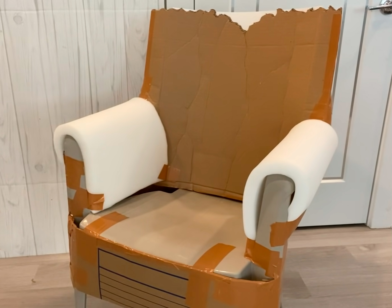 Как можно преобразить обычное пластиковое кресло для дома и дачи,мастер-класс