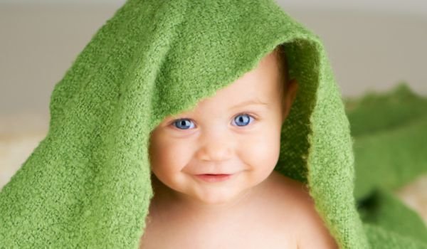 Как чистить нос новорожденному