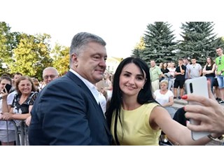 "Хоть черт с рогами". Почему Порошенко вновь становится популярным