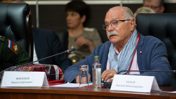 ПЕРВОКЛАШЕК НАУЧАТ БЫТЬ РУССКИМИ: ГЛАВНЫЙ УРОК ДЛЯ МАЛЫШЕЙ россия