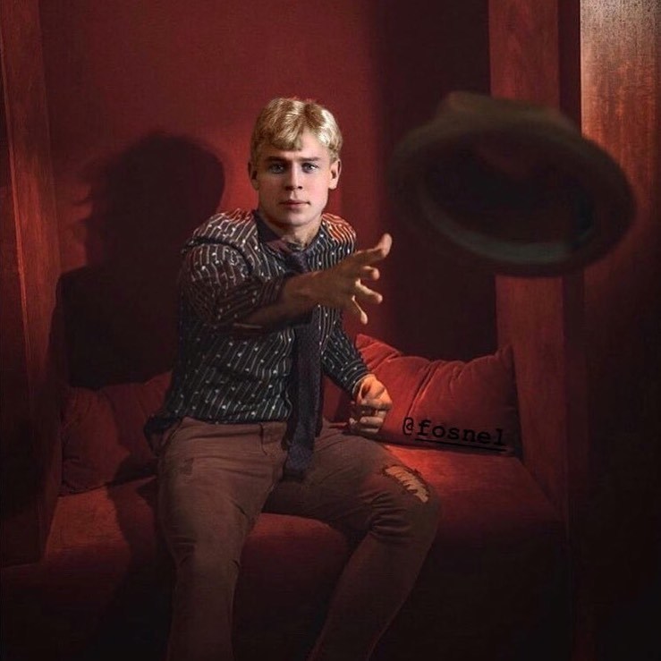 Русский поэт Серебряного века Сергей Есенин стал звездой Инстаграма Русский поэт Серебряного века Сергей Есенин стал звездой Инстаграма