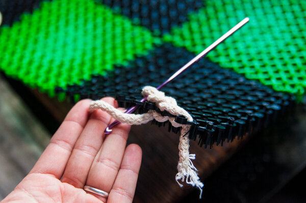 Вязание по пластику. Техника интересная и, как оказалось, простая Вязание по пластику. Техника интересная и, как оказалось, простая мастер класс