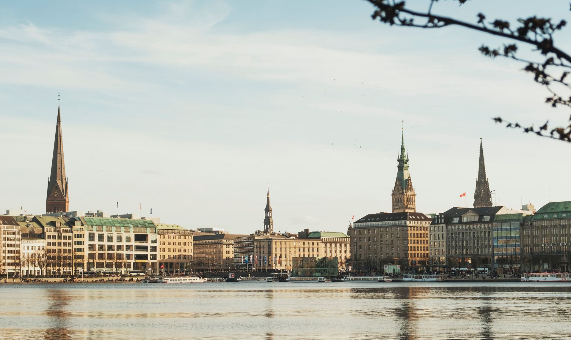 Останки советских воинов предложили разделить на русских и украинцев в немецком Гамбурге