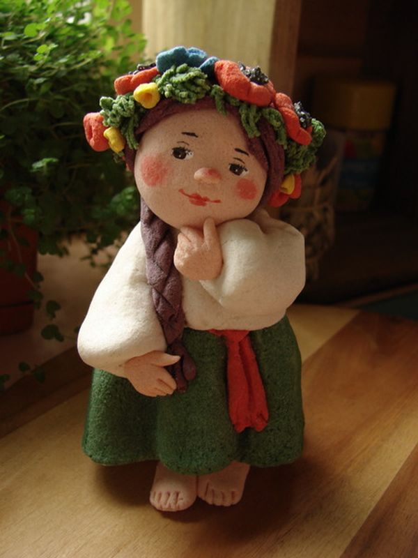 Одухотворённый народец Валентины Петруниной 