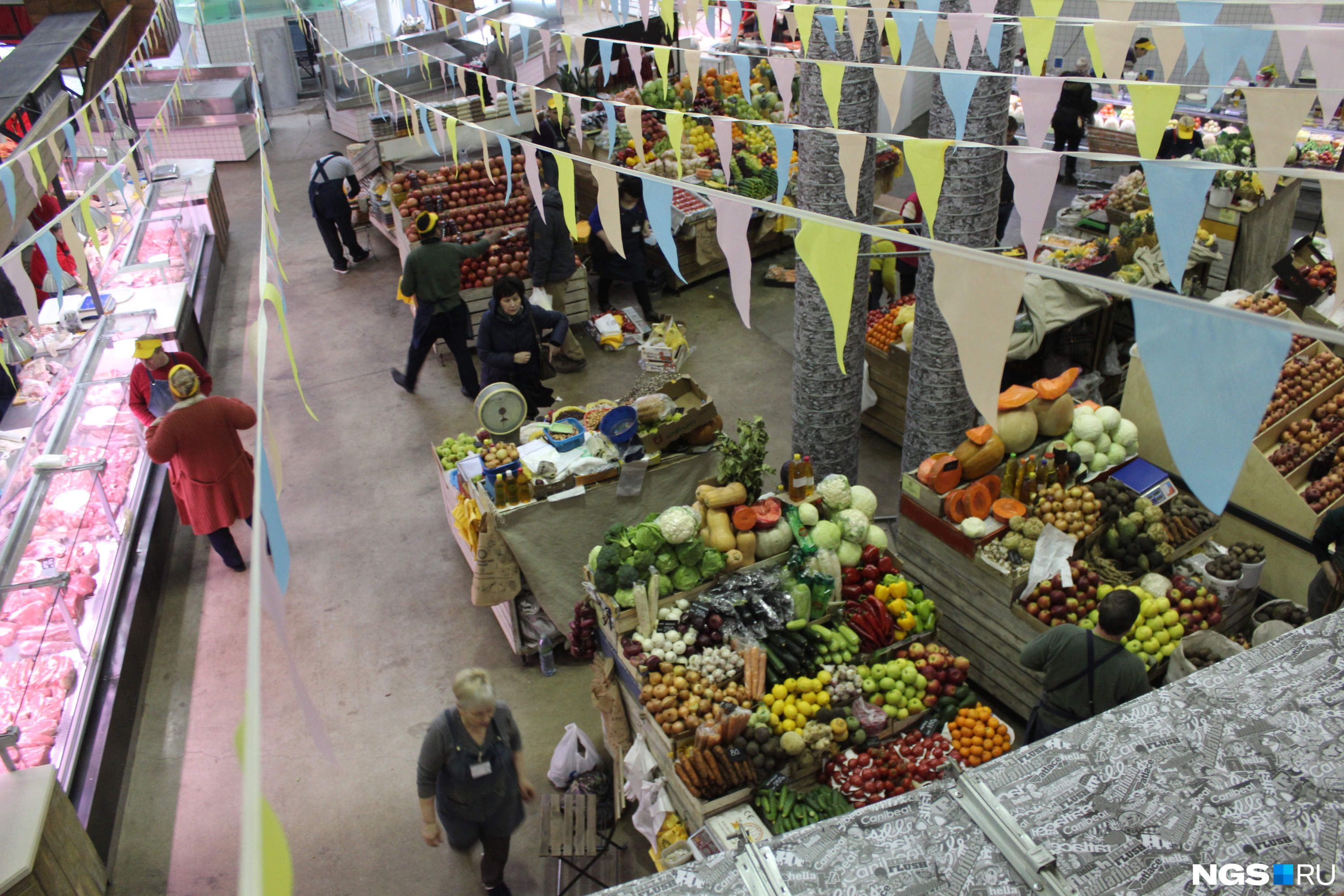 Продам рынок новосибирск. Гастрокорт Новосибирск Центральный рынок. На рынке. Рынок Москва. Базар (рынок).