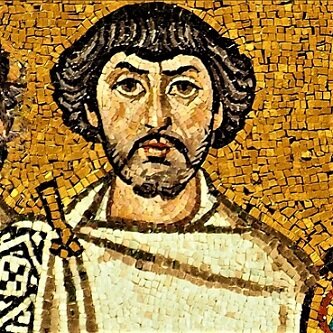 Один из наиболее известных византийских полководцев Флавий Велизарий (другая транскрипция имени – Велисарий) по наиболее распространенной версии родился в 505 году.-7