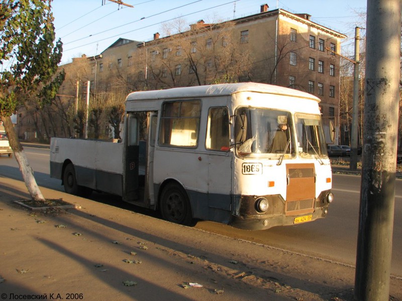 Прекрасный вариант для обзорных экскурсий. Тракторы, автобусы, автомобили, грузовики, тюнинг