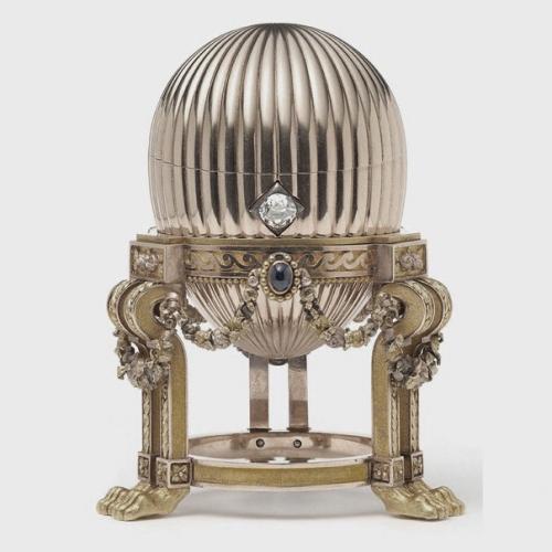 Торговец металлом купил на рынке некий предмет за 14 тысяч долларов и намеревался продать его тысяч за пятнадцать.