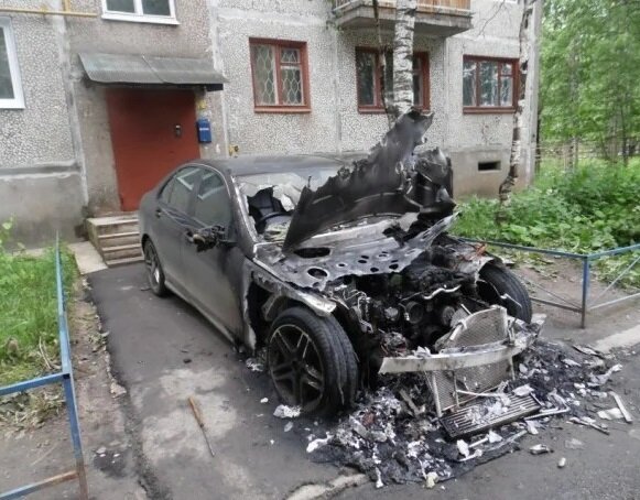 Война против автохамов: неслучайные аварии на парковке автомобиль, случае, просто, этого, глыбой, возмездие, может, меньше, водитель, только, автомобилем, жители, места, утром, тлаНо, муниципалы, сожгли, Парковочные, наглой, полиция