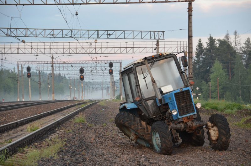 Ода советскому трактору город, красивый вид, пастораль, село, сельский пейзаж, техника, трактор, эстетика