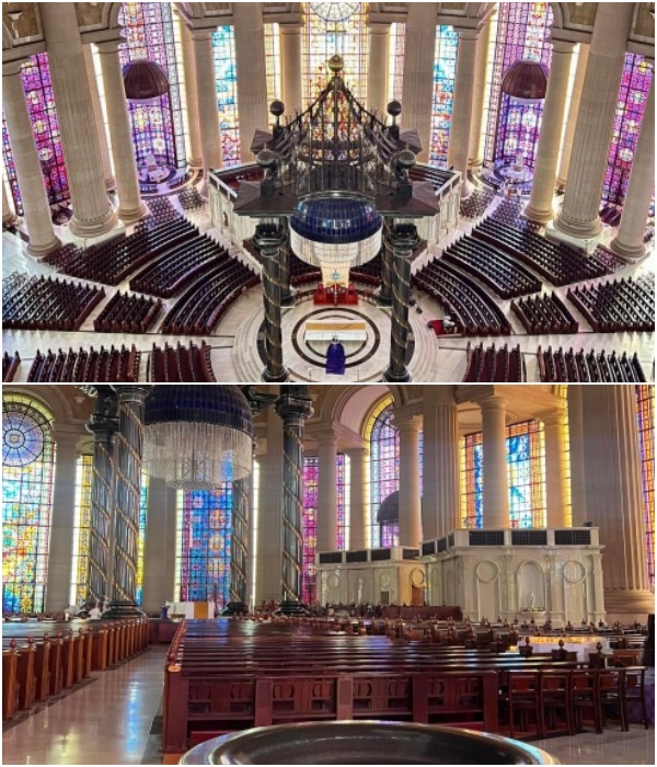 В главном зале и часовнях система кондиционирования внедрена в спинки скамеек, чтобы поддерживать комфортный микроклимат (Basilica Notre Dame de la Paix, Кот-д'Ивуар).
