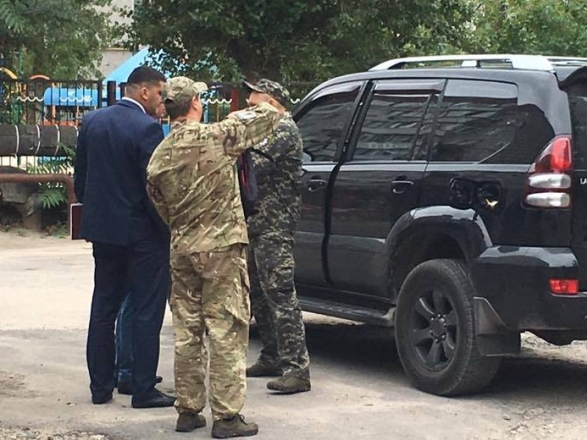 В Николаеве 16-летний родственник депутата горсовета подложил взрывчатку в его «Toyota Land Cruiser Prado»