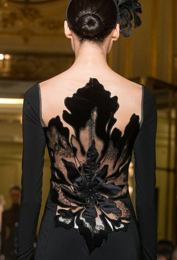 Прекрасные платья с люневильской вышивкой покоряют подиумы мира Прекрасные платья с люневильской вышивкой покоряют подиумы мира лучшее