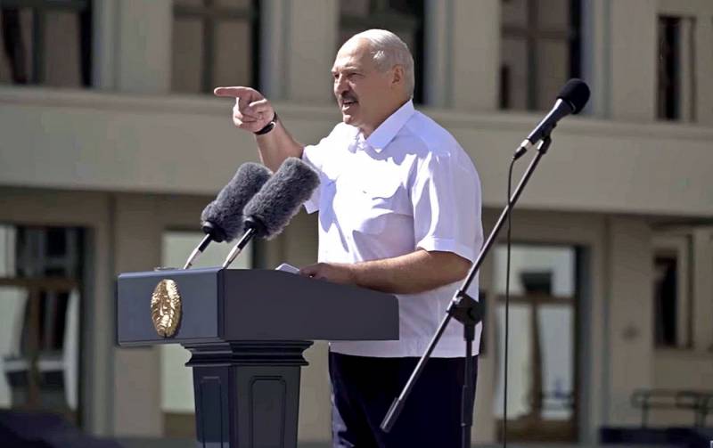Место Лукашенко займет его первый предатель Политика
