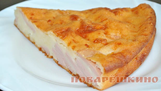 Пирог с сыром и сосисками