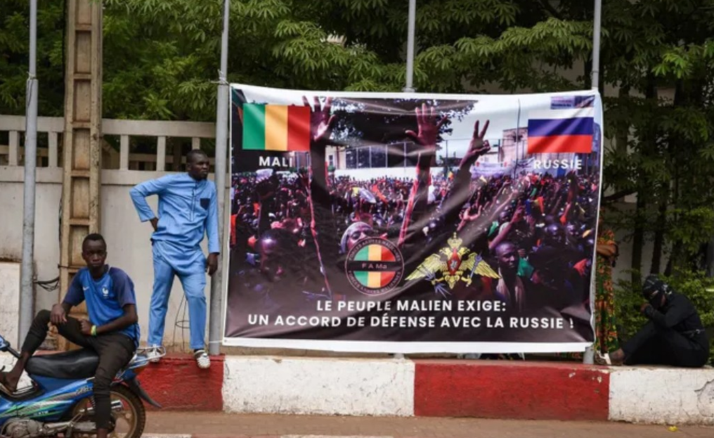 Армия Мали под руководством парней из оркестра стала показывать радикалам, где раки зимуют. Впервые за 10 лет от джихадистов был освобожден крупный город Кидаль, с бывшей военной базой французов и сил ООН. Фото AFP