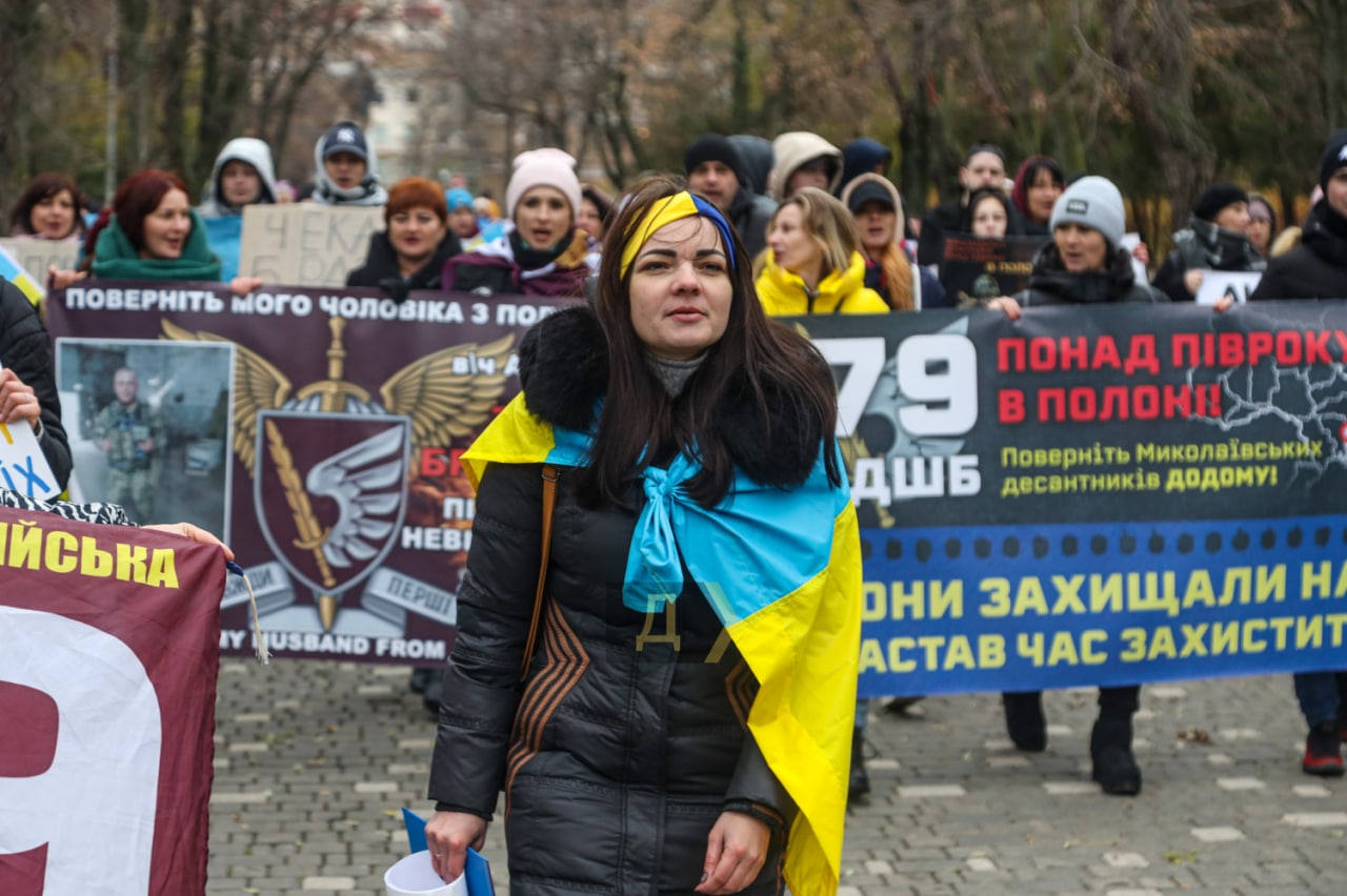 КВН от Зеленского: Жены нацистов «Азовстали» осквернили Аллею Славы в Одессе КВН от Зеленского: Жены нацистов «Азовстали» осквернили Аллею Славы в Одессе украина