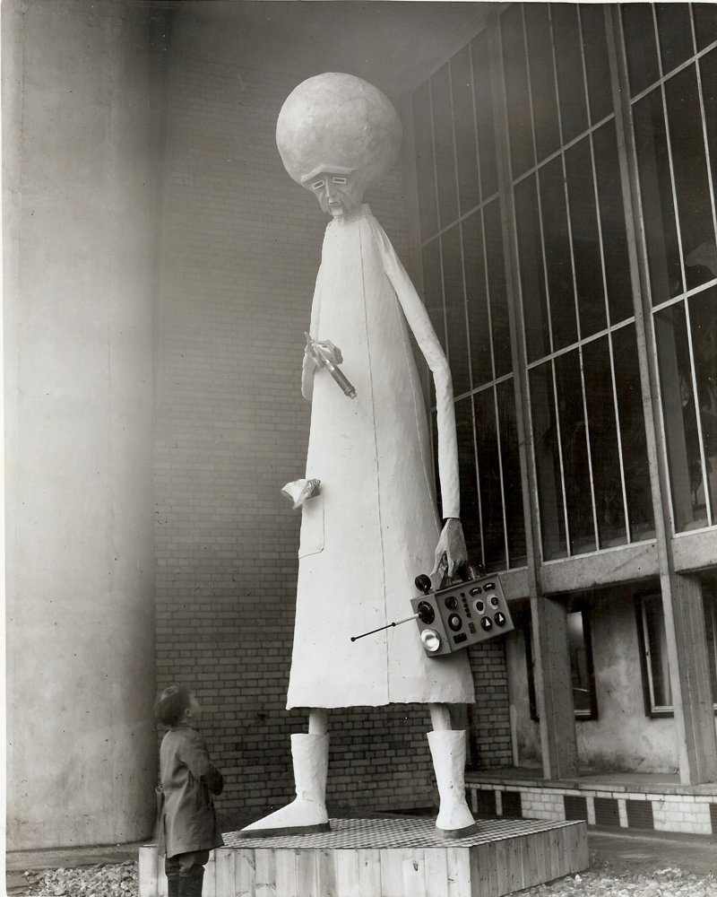 Статуя иностранца. Лондон, 1954 история, мгновения жизни, фотография