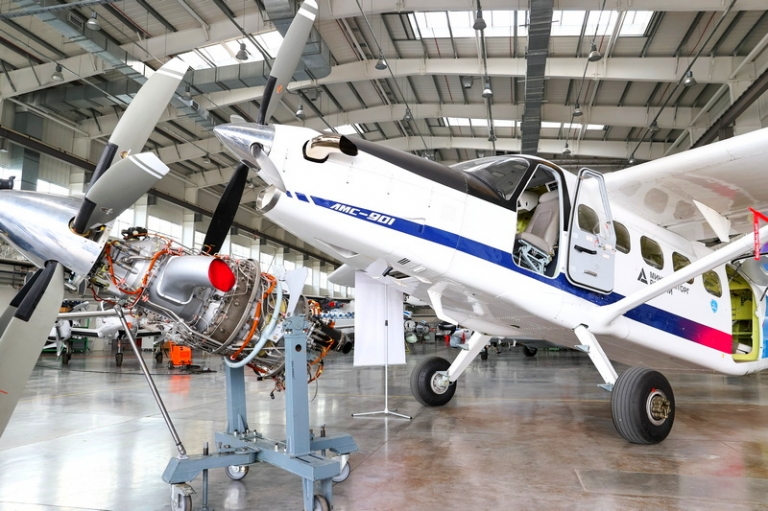 На фото: российский самолет ЛМС-901 "Байкал" на производственном комплексе АО "Уральский завод гражданской авиации" (УЗГА). 