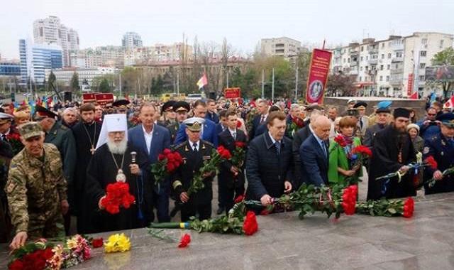 В ОДЕССЕ ВЕТЕРАНЫ ВОВ ПРОИГНОРИРОВАЛИ ЗАПРЕТЫ ВЛАСТЕЙ И ВЫШЛИ НА УЛИЦЫ, НАДЕВ ОРДЕНА