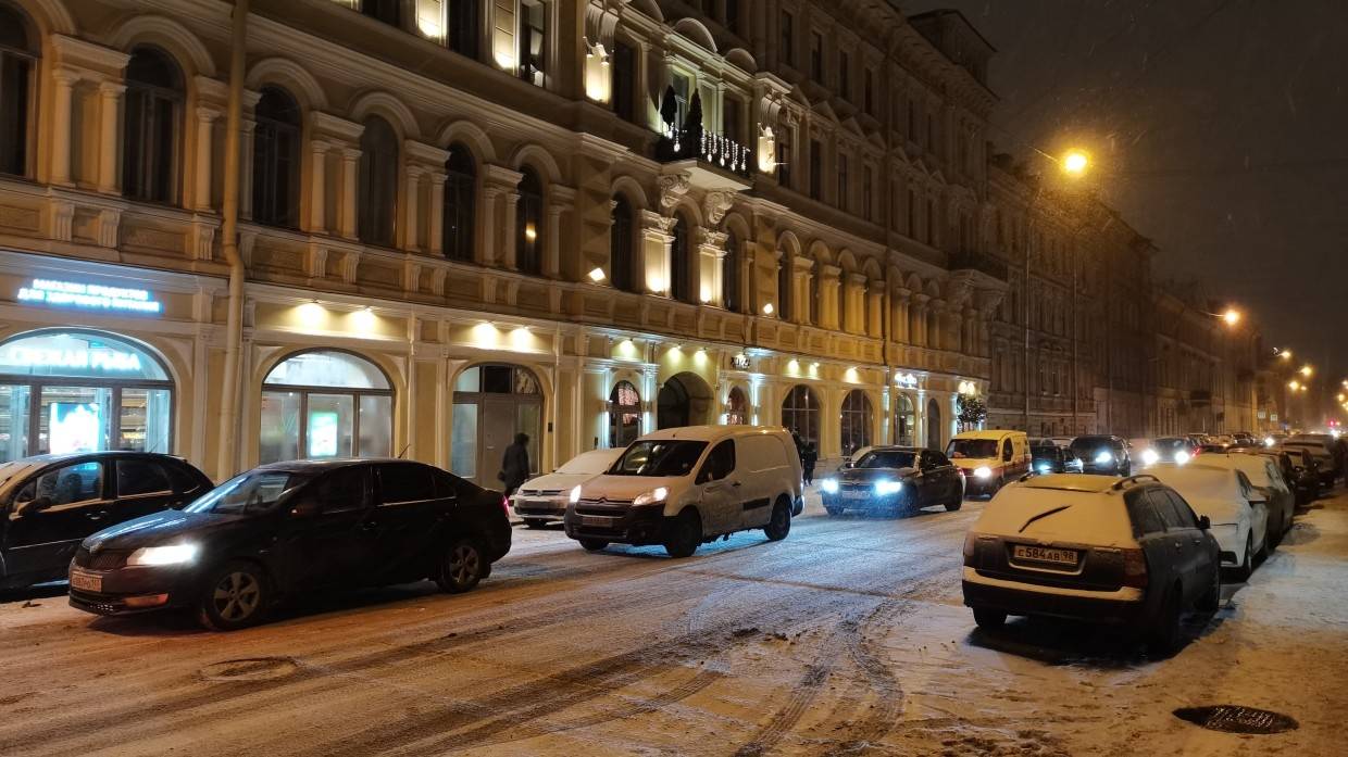 Девятибалльные пробки окрасили центр Петербурга в бордовый цвет