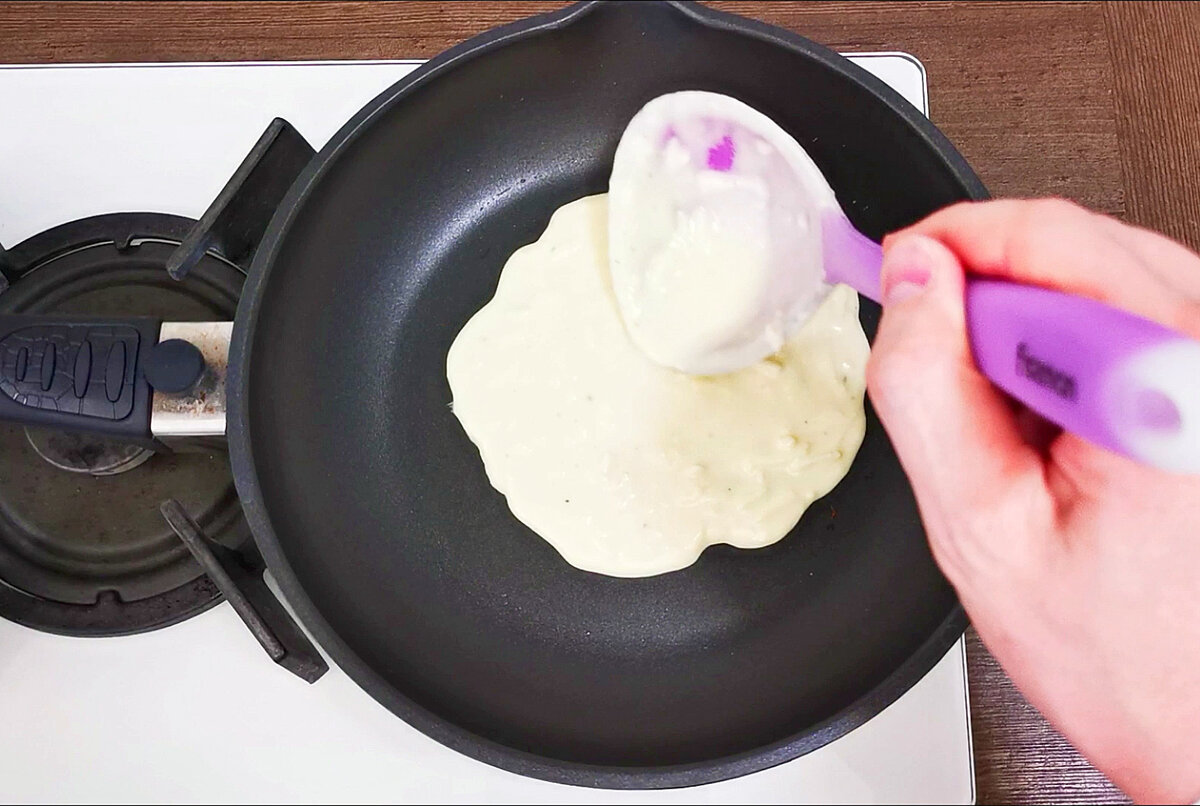Это очень вкусно и готовится максимально быстро! Такие ленивые хачапури я попробовал в кафе в Сочи и мне они так понравились, что я решил попросить рецепт.-6
