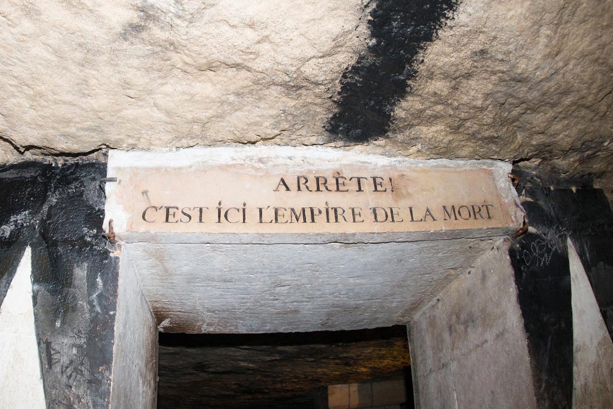 Правда ли, что парижские катакомбы сделаны из костей? города