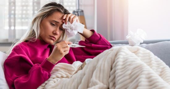 Чем опасен рост заболеваемости «правнуком» штамма омикрон в Азии, рассказал врач Поздняков