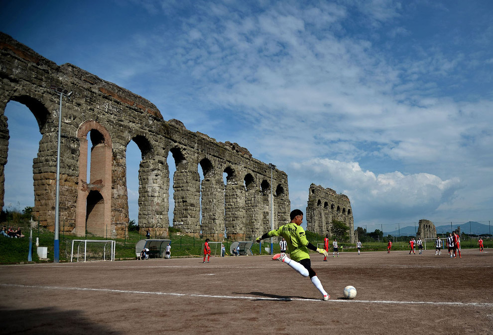 Футбольное поле в Риме, Италия