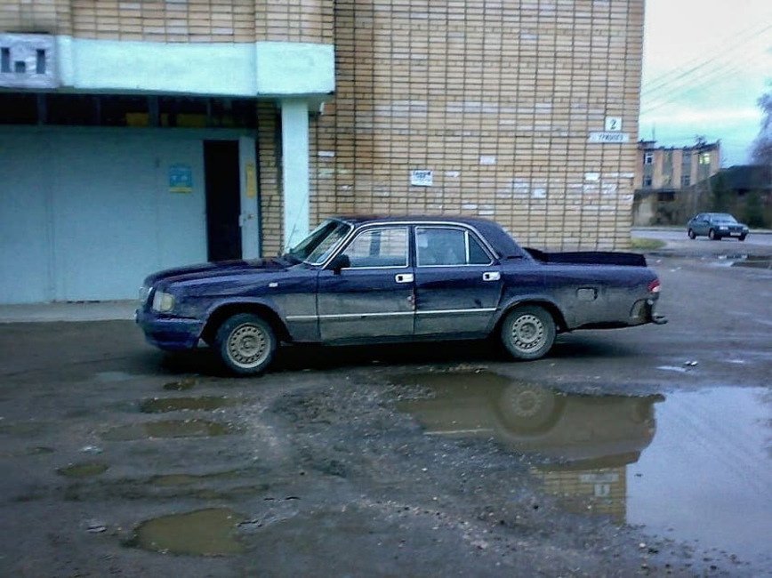 Кто-то удлинил багажник «Волги» на полметра. Вот только зачем?