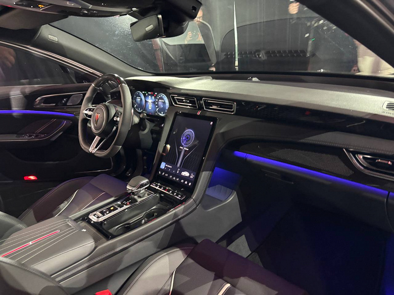 Аналог Audi A7 с мощным мотором и 8-ступенчатым «автоматом» — 3,89 млн рублей. В России представили премиум-фастбэк Hongqi H6