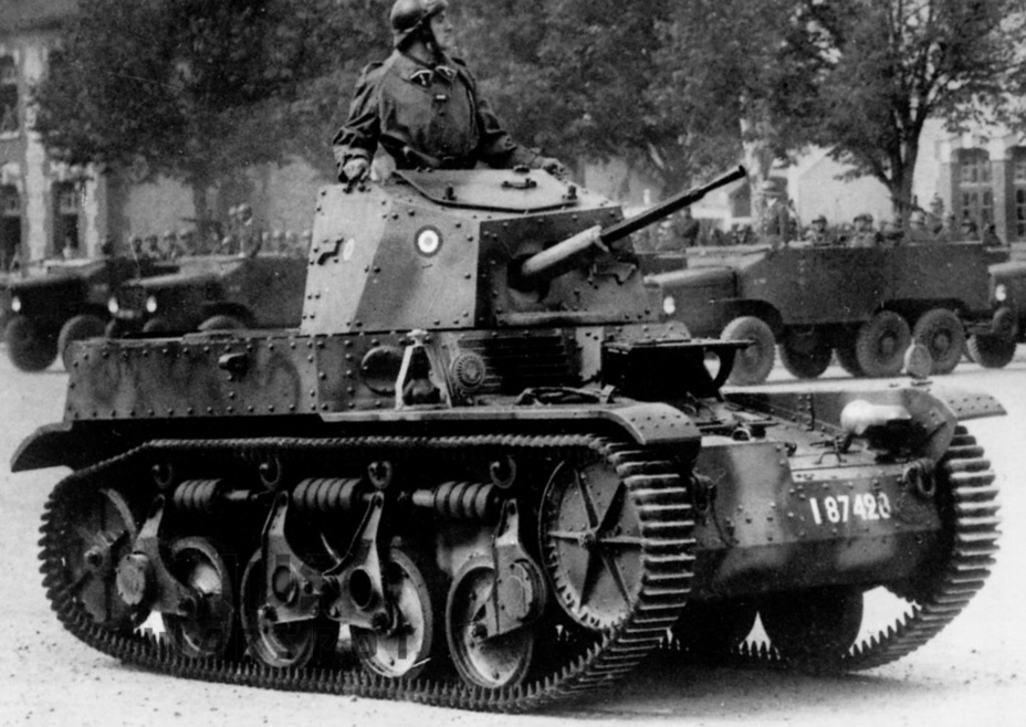 ​AMR 35 ZT — взгляд французской кавалерии на лёгкий танк-разведчик. Версия с 13,2-мм пулемётом во многом выглядела не хуже аналогов из других стран. Правда, тираж этой машины составил всего 87 единиц - Колосс на глиняных ногах | Warspot.ru