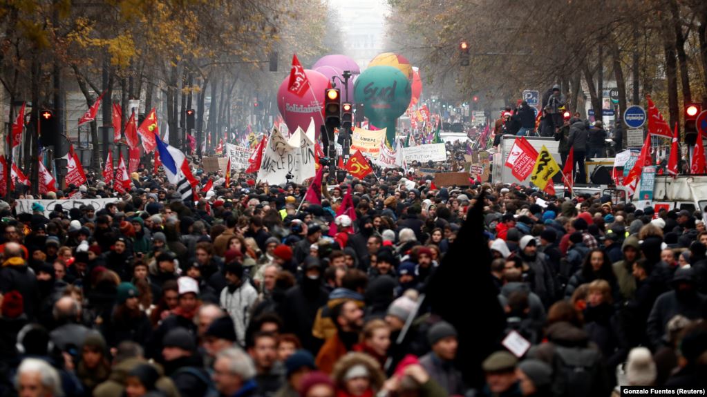 Франция остаётся парализованной акциями протеста
