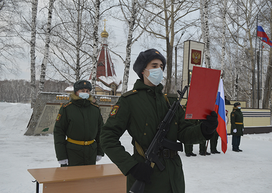 Около 100 новобранцев Новосибирского соединения РВСН приняли Военную присягу