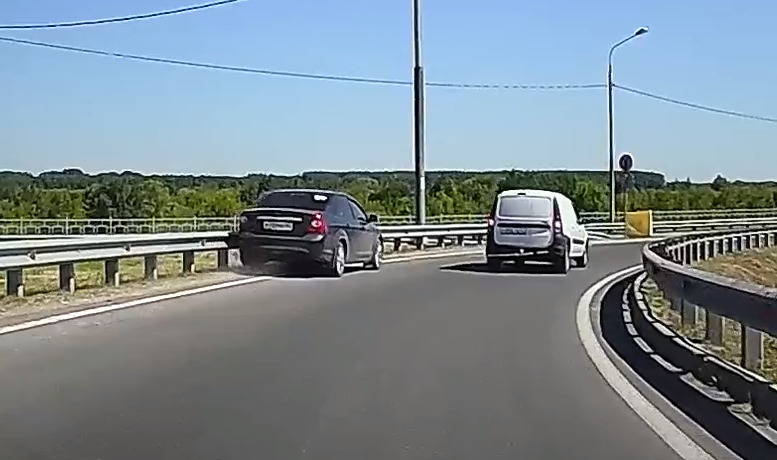 В Рязани произошло ДТП во время буксировки автомобиля