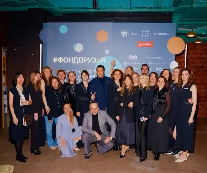 Иван Ургант, Ян Яновский, Алёна Долецкая и Дарина Алексеева на премии фонда 