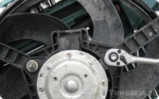 Замена вентилятора охлаждения радиатора Lada Kalina