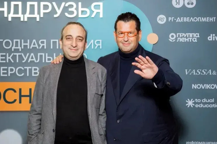 Иван Ургант, Ян Яновский, Алёна Долецкая и Дарина Алексеева на премии фонда 