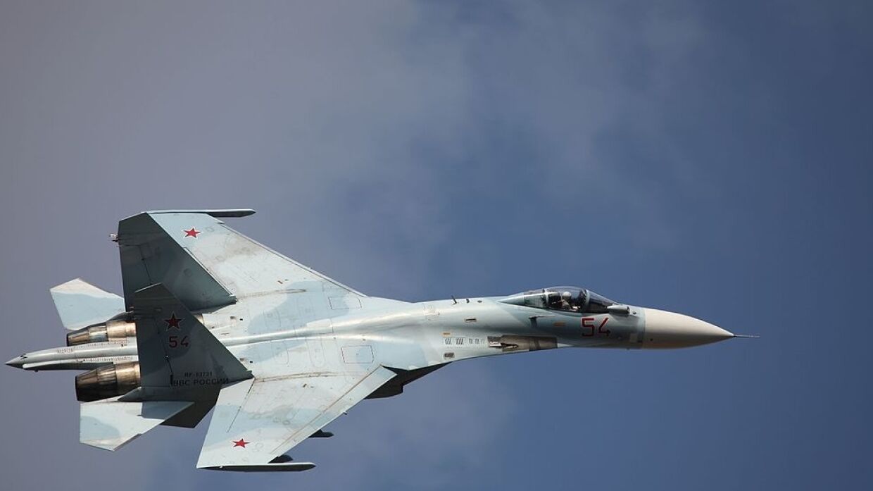 Появилось видео перехвата патрульного самолета ВМС США истребителем Су-27