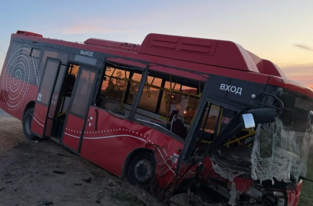 В Якутске произошло смертельное ДТП с участием пассажирского автобуса
