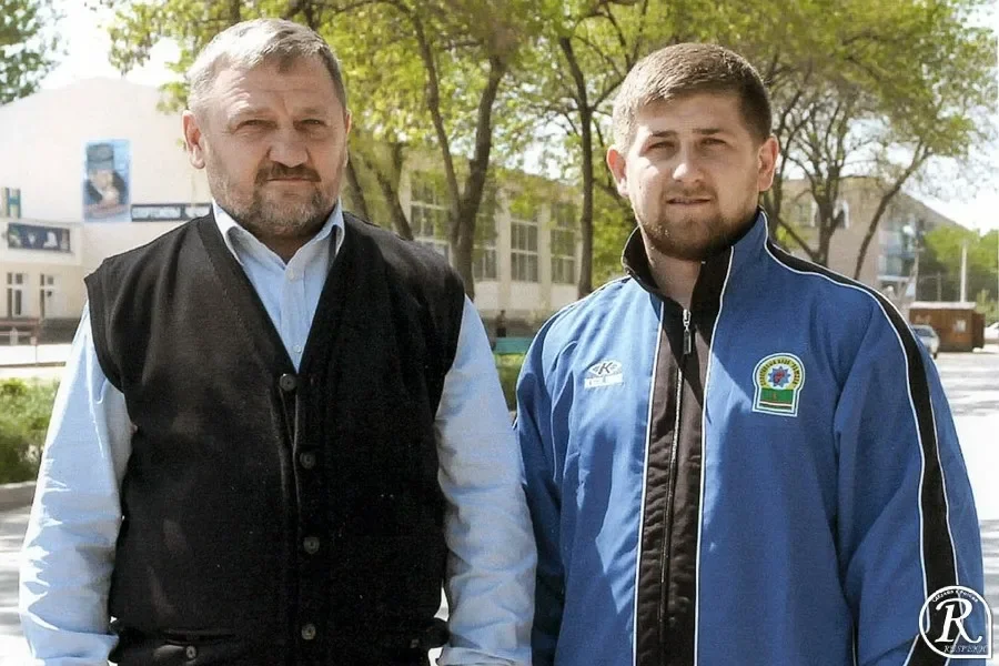 Во время первой чеченской войны муфтий Чечни Ахмат-хаджи Кадыров находился в стане ярых противников российской власти. И даже якобы объявлял России джихад.-9