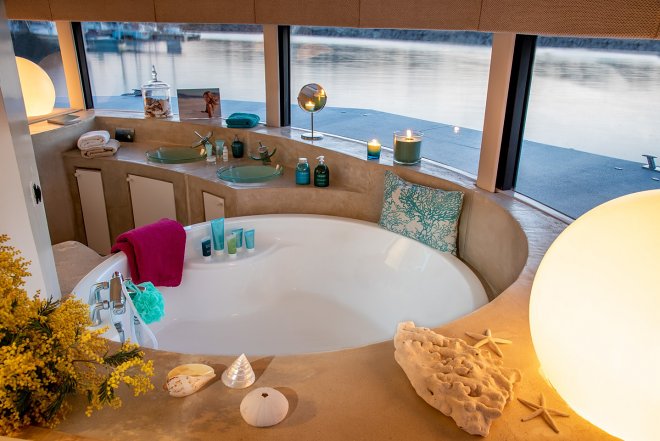 Французская компания предлагает персональное плавучее жилище в духе Джеймса Бонда необычное,плавучий дом,транспорт