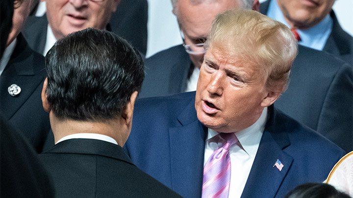 Трамп уверяет, что с Си Цзиньпином у него прекрасные личные отношения, но договориться с США Китай не сможет. И что остаётся? Только пугать Пекин! Фото: Bernd von Jutrczenka/dpa/Global Look Press