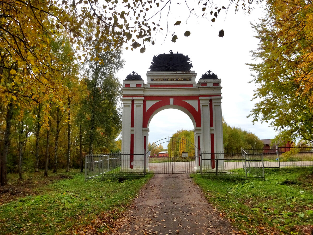 Переславль-Залесский. Ботик Петра Первого. Наш незапланированный визит туда Переславль-Залесский. Ботик Петра Первого. Наш незапланированный визит туда здесь, ничего, дорожка, видимо, Петра, здание, погулять, Петру, закрыты, официальный, просто, получилось, будет, сайта, провинциальный, перед, неблагоустроенный, почти, брать, поездкой