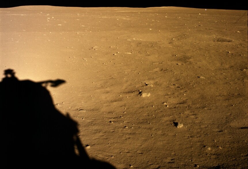 Оригинал: http://tothemoon.ser.asu.edu/data_a70/AS11/extra/AS11-37-5455.small.png