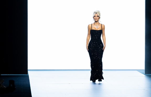 Ким Кардашьян и Кайли Дженнер — как близнецы в купальниках