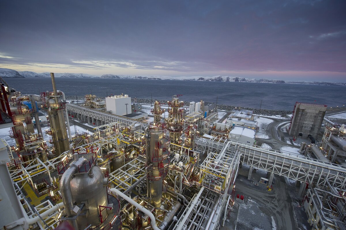 Доходы от нефти и газа в этом году значительно ниже, чем в предыдущие. Это обусловлено многими факторами, в том числе и западными санкциями, направленными против России.-2