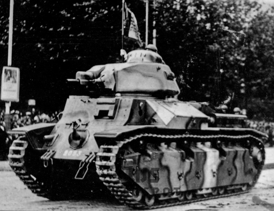 ​Char D2 — дальнейшее развитие D1, ставшее полноценным средним танком. Он стал жертвой концепции «боевых танков», поначалу построили всего 50 штук. Именно эта машина являлась рабочей лошадкой полковника де Голля, считавшего, что именно D2 должен быть основным французским танком - Колосс на глиняных ногах | Warspot.ru